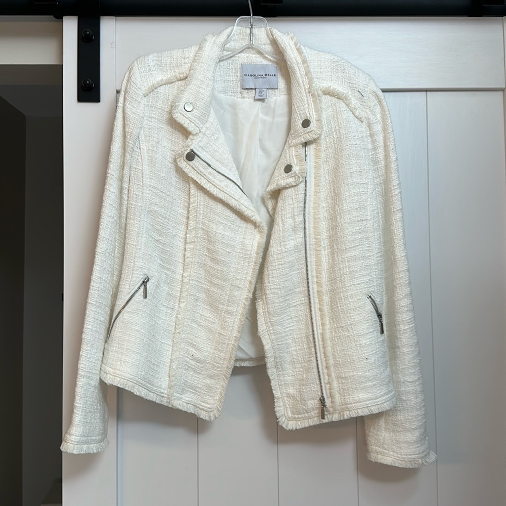 Linen color never worn. Weaved jacket.